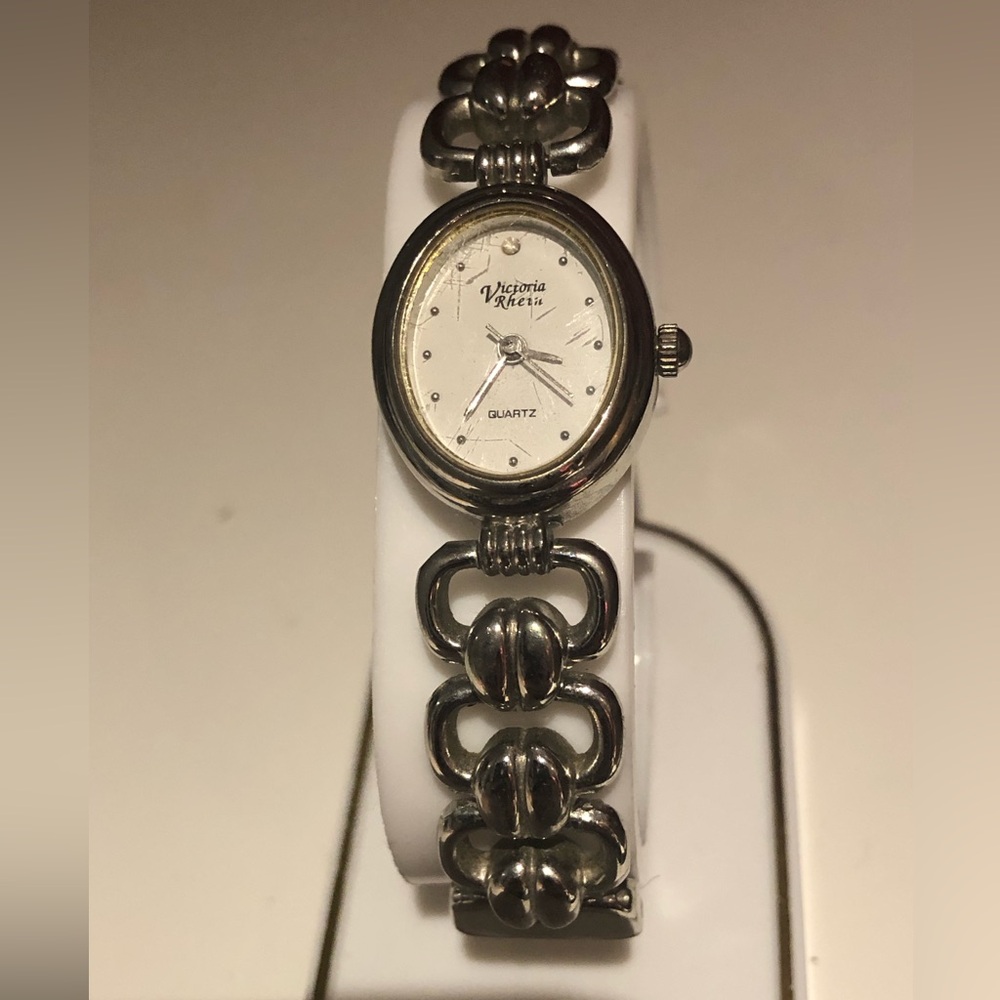 3/$20 Victoria Rhein silver tone watch